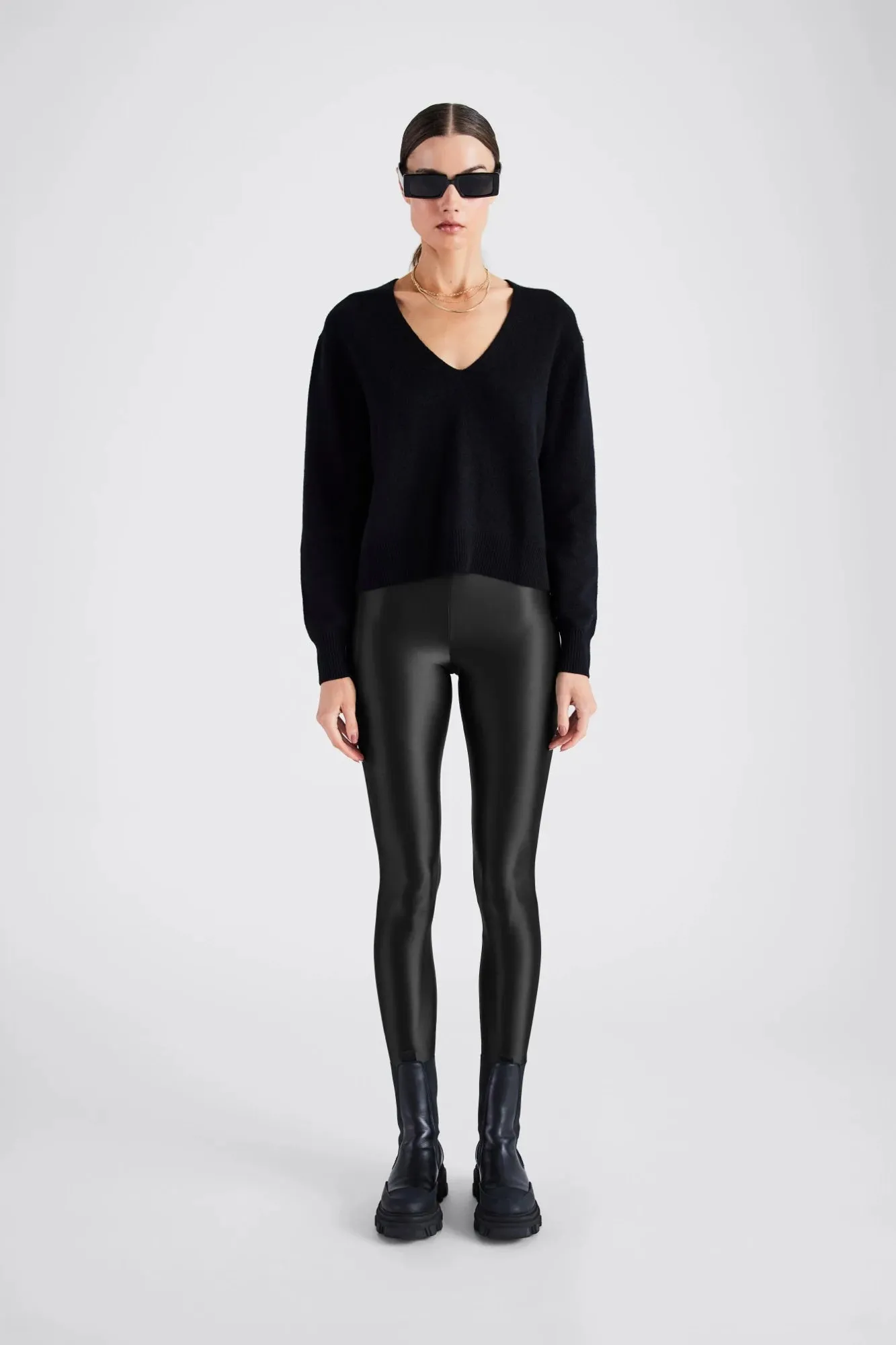 Zola Cashmere Long Sleeve V-Neck Sweater - Black